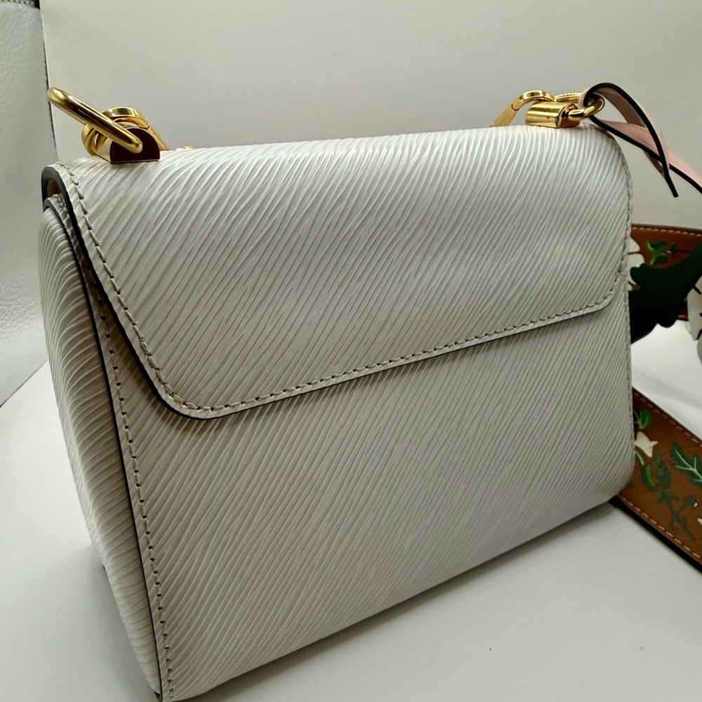 Louis Vuitton Bag - Picture 9 of 12